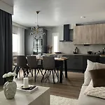 Апартаменты Aka - Spacious Townhouse End By The *