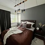 Aka - Spacious Townhouse End By The Апартаменты Лахти
