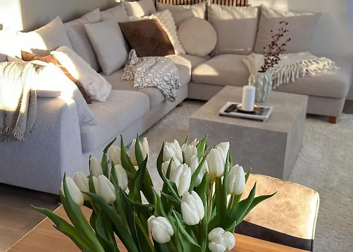 Aka - Spacious Townhouse End By The