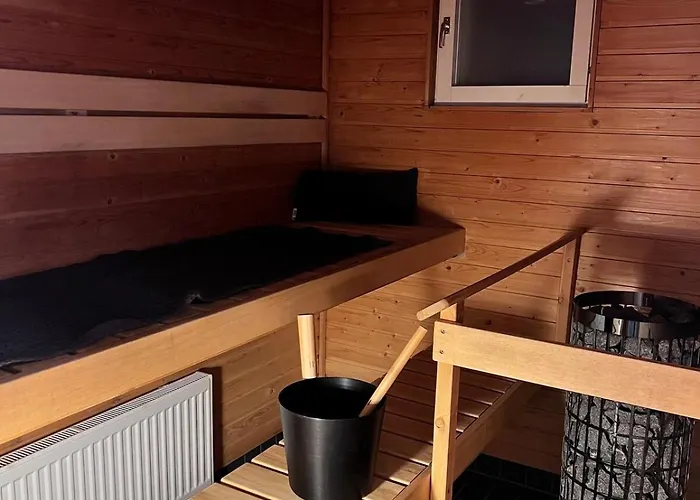 Aka - Spacious Townhouse End By The